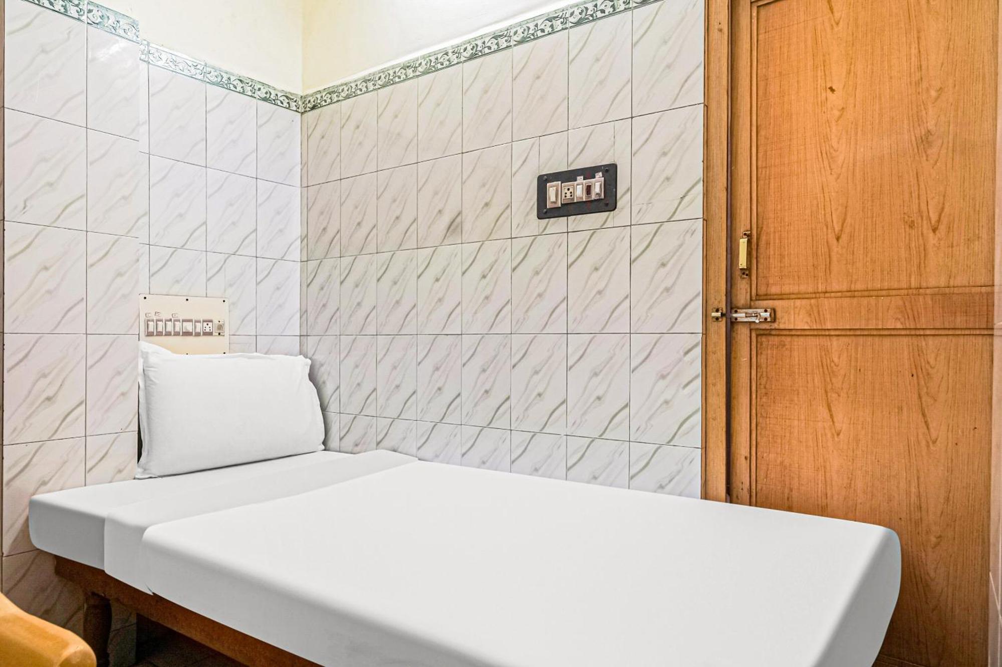 Hotel Spot On Venkata Sai Residency Tirupati Exterior foto